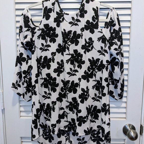 EUC Vince Camuto Cold Shoulder Blouse Small Black/White Floral Keyhole Summer. - Picture 2 of 9